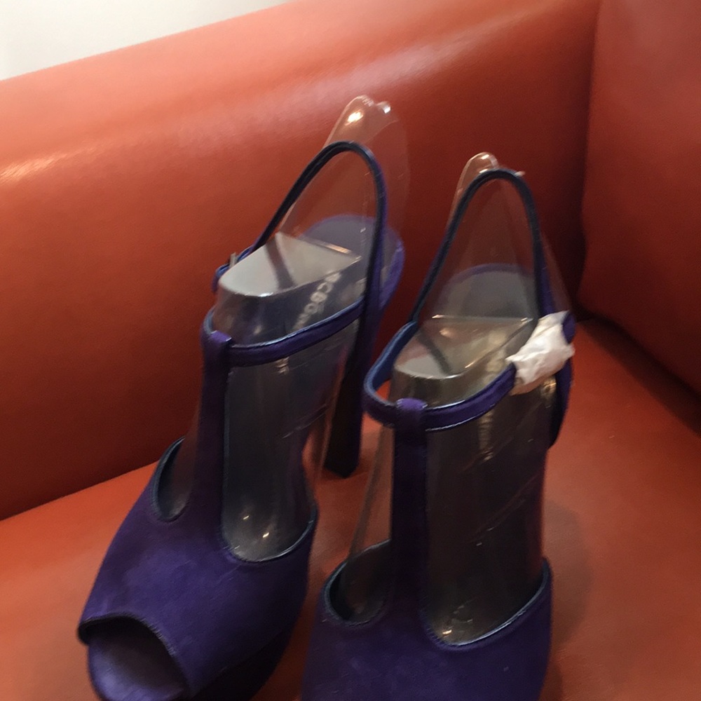 NWOT-BCBG Heel